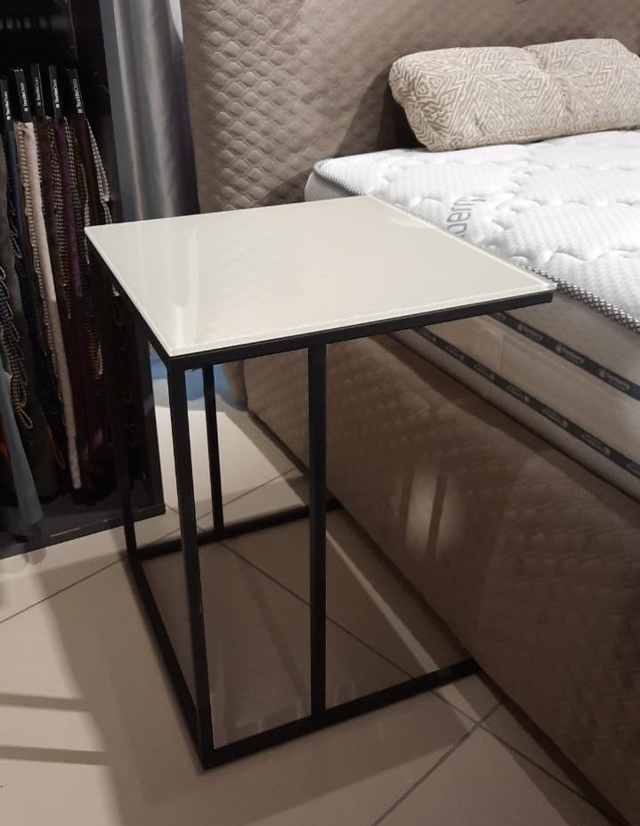 Стол Table 1 (стекло глянец беж, каркас черный муар)
